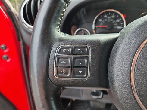 Used 2015 Jeep Wrangler Unlimited Sahara w/ Connectivity Group AWD/4WD image 17