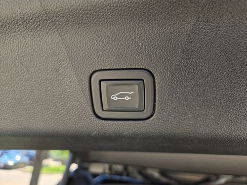 Used 2024 GMC Yukon Denali Ultimate AWD/4WD image 31