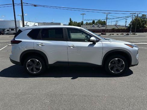 Used 2024 Nissan Rogue SV FWD image 8