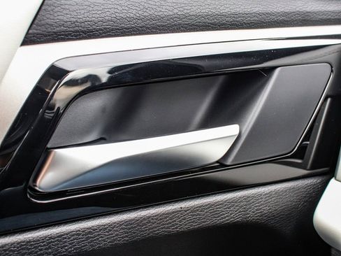 New 2025 Mitsubishi Outlander SE image 9