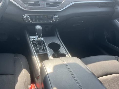 Used 2025 Nissan Altima 2.5 SV FWD image 15