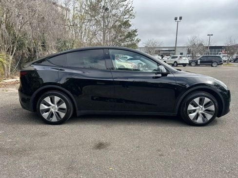 Used 2022 Tesla Model Y Long Range image 12