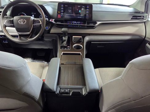 Used 2021 Toyota Sienna LE image 8