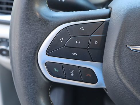 Used 2023 Chrysler Pacifica Touring-L FWD image 13