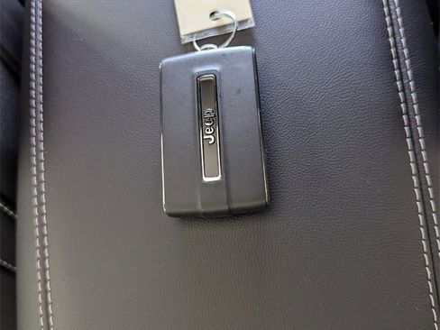 New 2025 Jeep Grand Cherokee Altitude image 30