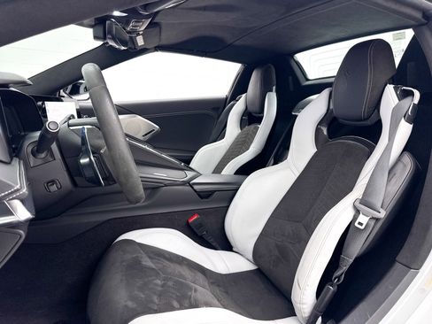 Used 2020 Chevrolet Corvette Stingray w/ 3LT Preferred Equipment Group image 21