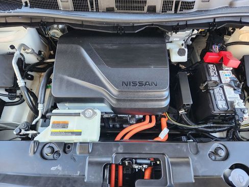 Used 2025 Nissan Leaf S image 16