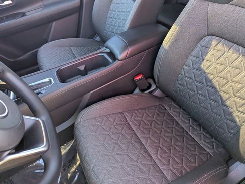 Certified 2025 Nissan Kicks SV image 18