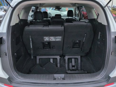 Used 2025 Kia Carnival FWD image 12