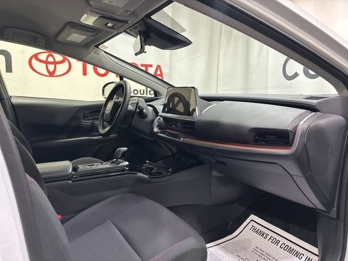 Used 2025 Toyota Prius Plug-In Hybrid FWD image 11
