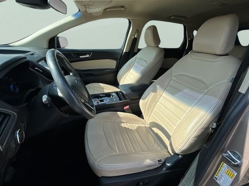 Used 2020 Ford Edge SE FWD image 11