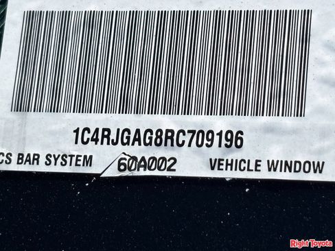 Used 2024 Jeep Grand Cherokee Laredo X RWD image 32