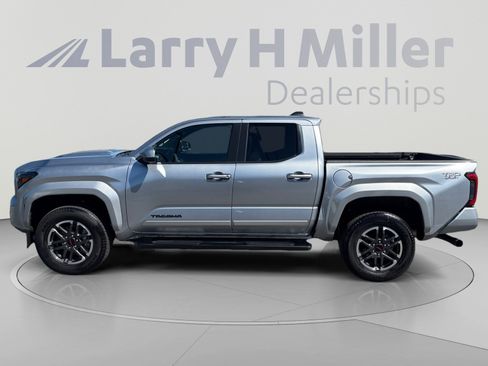 Used 2025 Toyota Tacoma TRD Sport AWD/4WD image 2