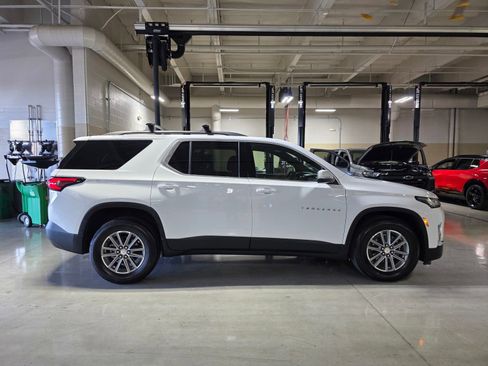 Used 2022 Chevrolet Traverse LT image 8
