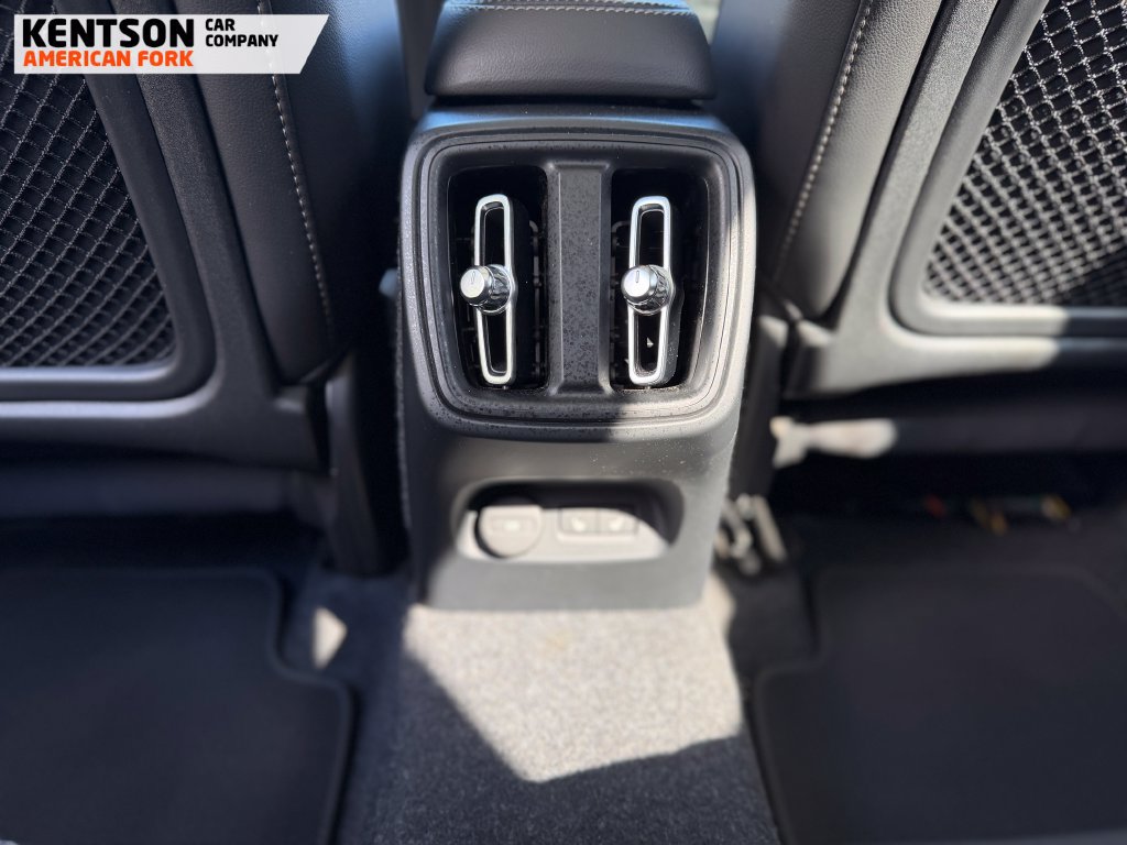 Used 2025 Volvo XC40 B5 Plus AWD/4WD image 33