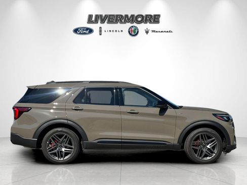 Used 2026 Ford Explorer ST-Line w/ ST-Line Street Pack RWD image 2