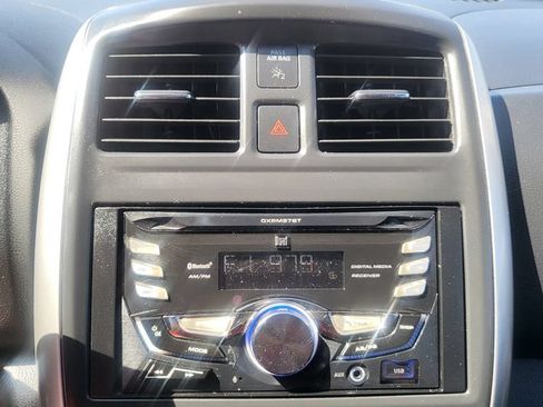 Used 2015 Nissan Versa SV FWD image 30