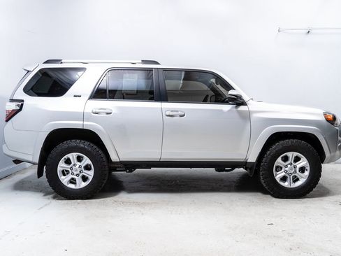 Used 2022 Toyota 4Runner SR5 Premium w/ Moonroof Package AWD/4WD image 8