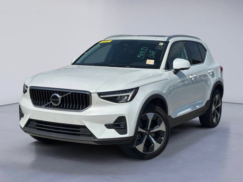 Used 2024 Volvo XC40 B5 Plus AWD/4WD image 2