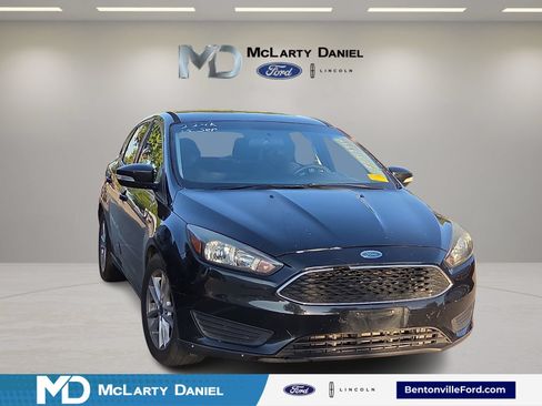 Used 2015 Ford Focus SE FWD image 1