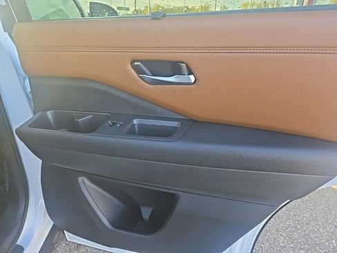 New 2025 Nissan Pathfinder Platinum image 34