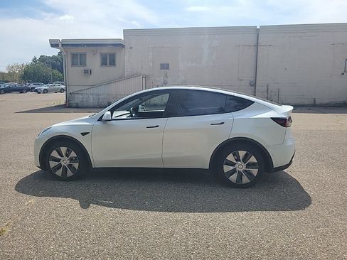 Used 2022 Tesla Model Y Long Range AWD/4WD image 20