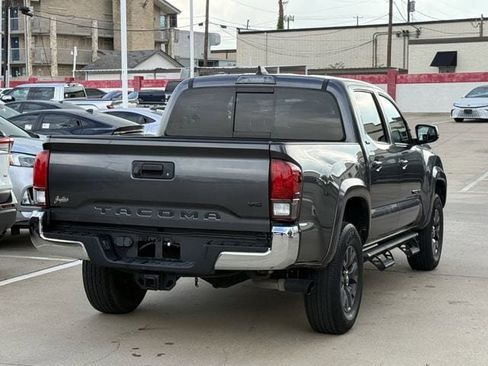 Used 2022 Toyota Tacoma SR5 RWD image 4