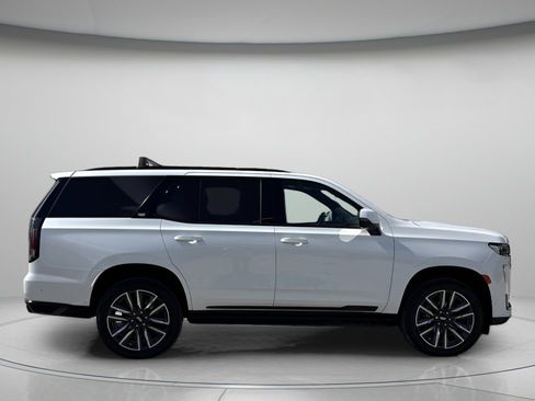 Used 2022 Cadillac Escalade Sport Platinum image 2