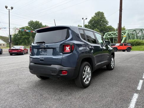Used 2023 Jeep Renegade Latitude AWD/4WD image 7