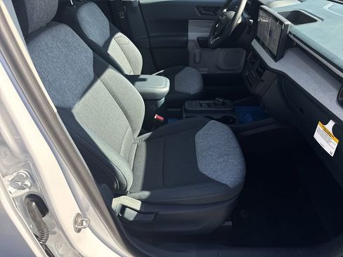 New 2025 Ford Maverick XLT image 13