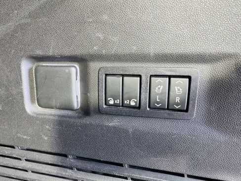 Used 2021 Chevrolet Tahoe High Country RWD image 30