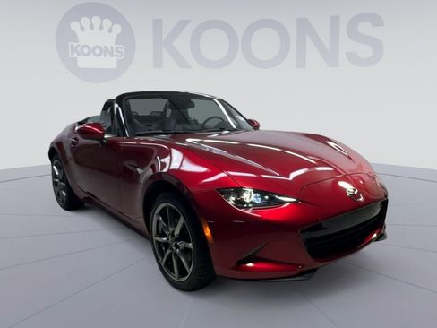 Used 2022 MAZDA MX-5 Miata Grand Touring w/ Weather Package RWD image 2