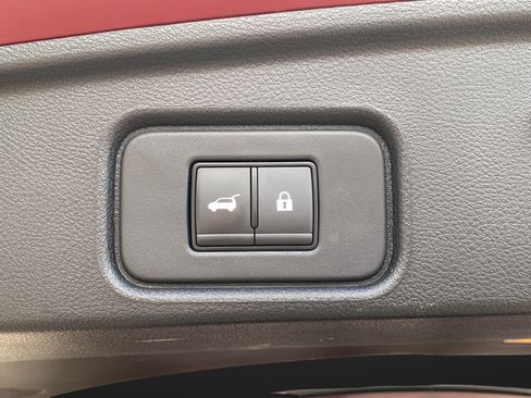 Used 2024 Nissan Pathfinder SL AWD/4WD image 31