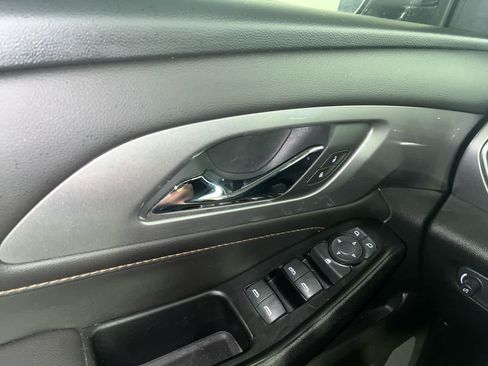 Used 2020 Chevrolet Traverse RS FWD image 13