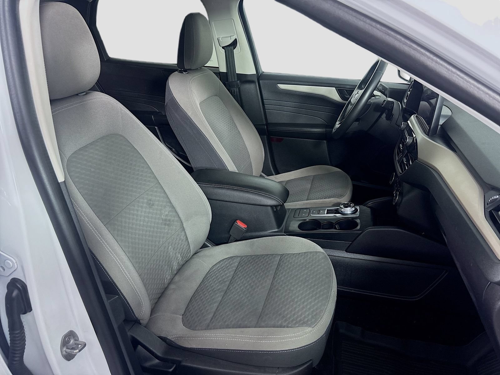Used 2022 Ford Escape SE w/ SE Sport Appearance Package FWD image 26