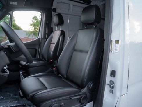 Used 2025 Mercedes-Benz Sprinter 2500 image 14