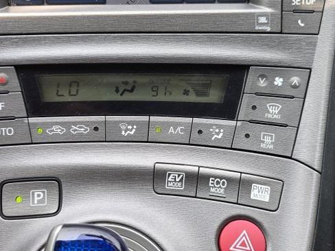 Used 2013 Toyota Prius Four w/ Deluxe Solar Roof Pkg FWD image 26