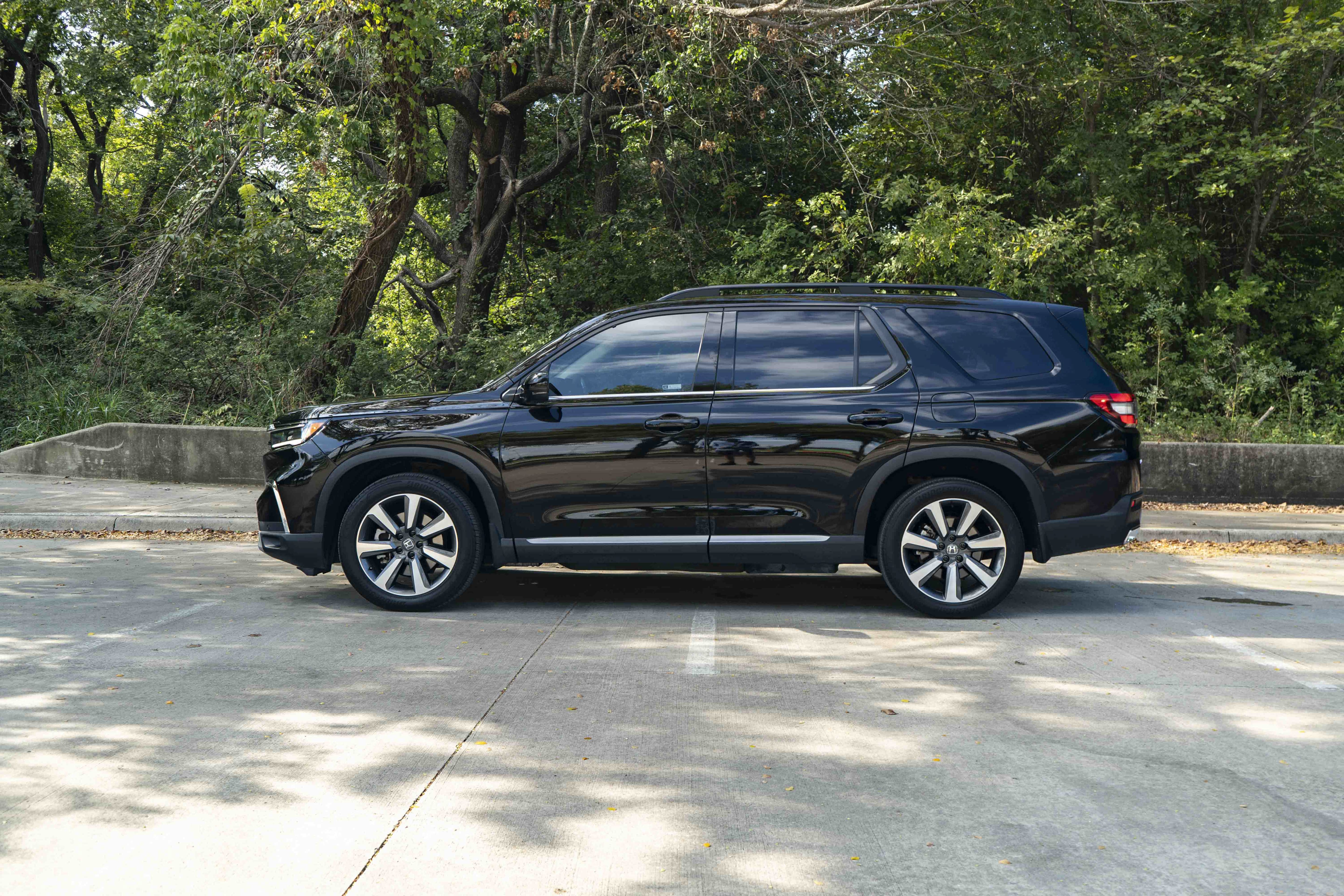 Used 2025 Honda Pilot Elite image 7