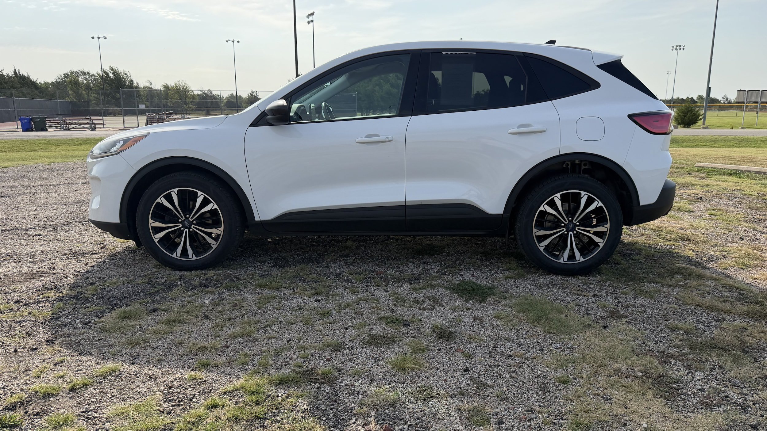 Used 2022 Ford Escape SE w/ SE Sport Appearance Package AWD/4WD image 11
