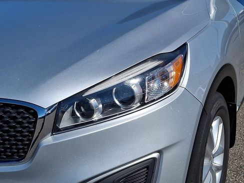 Used 2017 Kia Sorento AWD image 9