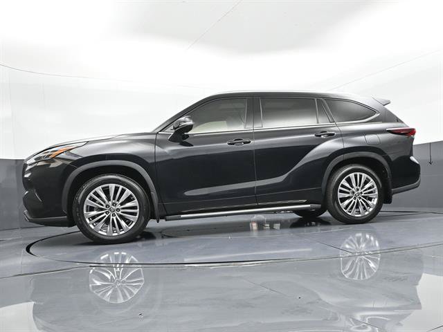 Used 2024 Toyota Highlander Platinum FWD image 33
