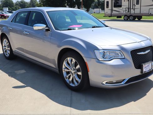 Used 2017 Chrysler 300 C AWD/4WD image 3