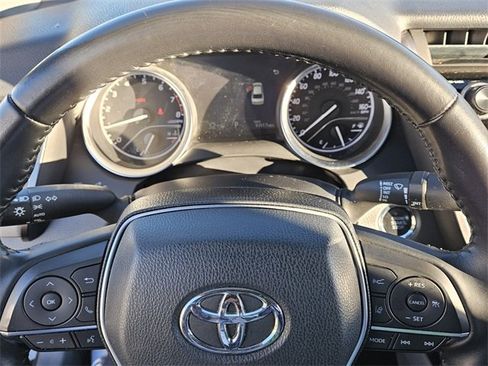 Used 2018 Toyota Camry XLE image 19