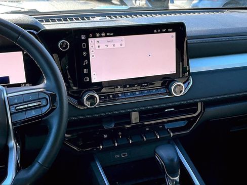 Used 2024 Chevrolet Colorado LT w/ LT Convenience Package image 6