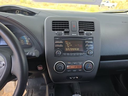 Used 2015 Nissan Leaf S w/ Charge Package FWD image 10