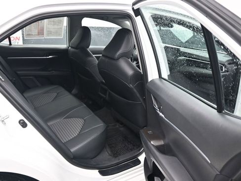 Used 2023 Toyota Camry SE image 12