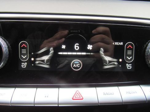 Used 2022 Genesis GV70 2.5T AWD/4WD image 48