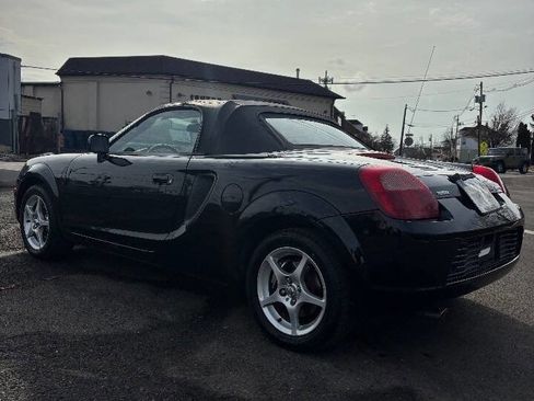 Used 2000 Toyota MR2 image 2