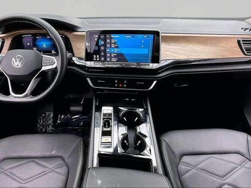 Used 2025 Volkswagen Atlas SE FWD image 16