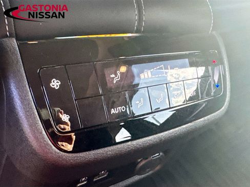 Used 2023 INFINITI QX60 Luxe w/ Performance Audio Package FWD image 34